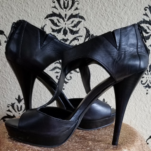 Fergie Highheels - Picture 2 of 7